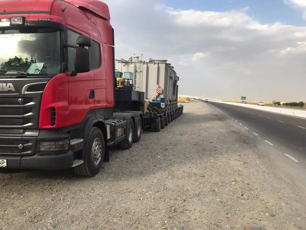 Ауыр салмақты трансформатор тасымалы — Scania трал Қазақстан жолында